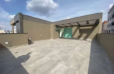 Belíssima cobertura de três quartos com suíte no bairro-castelo