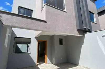 Linda casa de três quartos com suite no bairro santa mônica