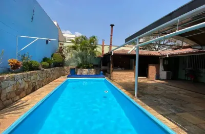 Linda casa de 420m, cinco qtos, duas suítes, lazer no castelo com habite-se