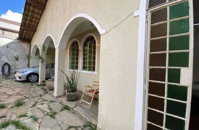 Vendo casa quatro quartos sendo duas suítes - alípio de melo/bh