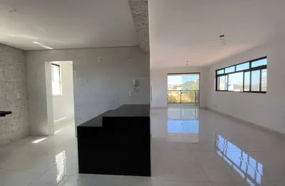 Linda cobertura de duas suítes, duas semi-suítes e três vagas no Santa Rosa