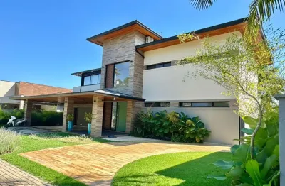 Luxuosa casa de alto padrão mobiliada e finamente decorada à venda no condomínio shambala 2 em atibaia