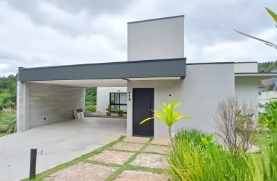 Linda Casa á venda em Condomínio em Atibaia , Condomínio Quintas da Boa Vista