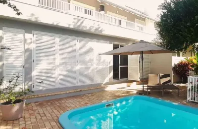 Casa com 4 quartos à venda em Jurerê Internacional, Florianópolis  por R$ 4.500.000