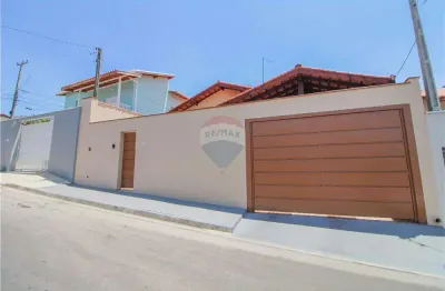 Linda casa a venda no centro de capela do alto- interior de são paulo, com 3 quartos e uma suíte.