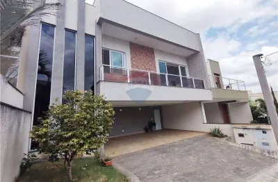 Casa assobradada no condomínio milano com 3 quartos sendo 2 suítes com 193 m2  de área construída. estuda permuta.