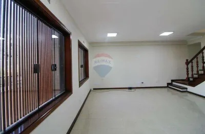 Imóvel para locação contendo 06 salas comerciais com 300m² de área útil.
