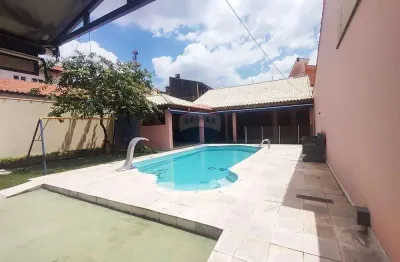 Casa térrea  com  área gourmet, piscina , churrasqueira, cozinha ao ar livre,  no bairro rosália  sorocaba/spalcoléa