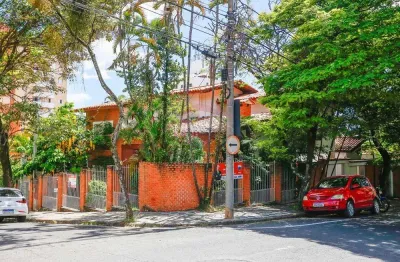 Casa residencial ou comercial à venda com diversas salas, vagas cobertas, 338 m² de área construída, por r$ 997.000, santa terezinha, sorocaba/sp