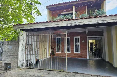 Casa - Sobrado no Jardim Maria do Carmo em Sorocaba com 3 quartos sendo 1 suíte – estuda terreno ou casa de menor valor como parte de pagamento.