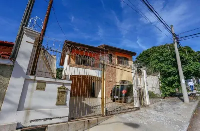 Casa à venda – 252m² de área construída - 3 dormitórios (1 suíte) – 4 vagas de garagem - quintal gourmet – vila fiori