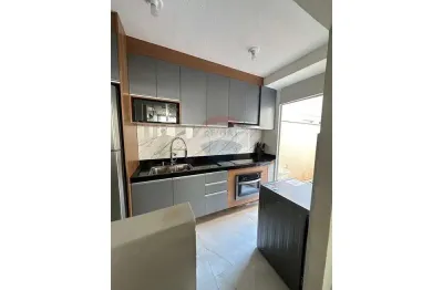 Apartamento térreo com quintal privativo e 2 vagas de garagem