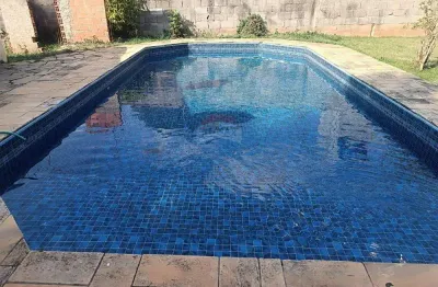 Alugo chácara com 2 dormitórios, churrasqueira e piscina