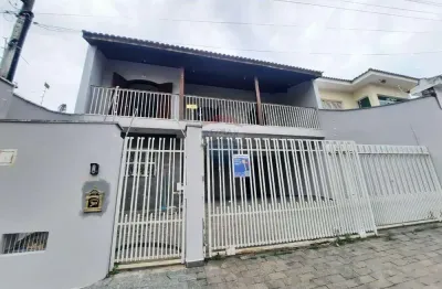 Casa com 3 quartos para alugar na Vila Jardini, Sorocaba 
