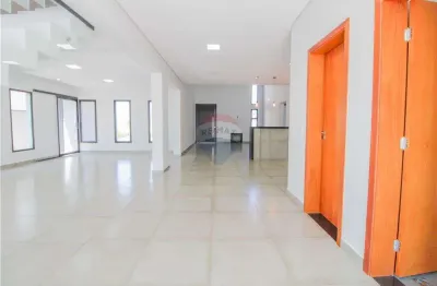 Casa de alto padrão em condomínio fechado na cidade de capela do alto interior de são paulo