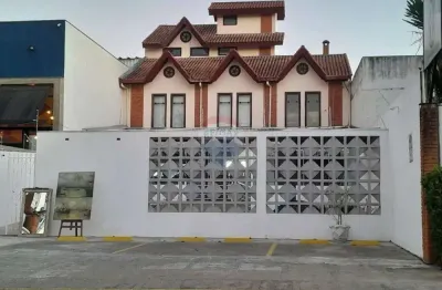 Sobrado comercial imponente de 310m² com estrutura completa e 5 vagas