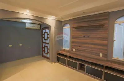 Casa térrea com 2 quartos, 1 suíte e edícula no Jardim Ana Maria em Sorocaba/SP