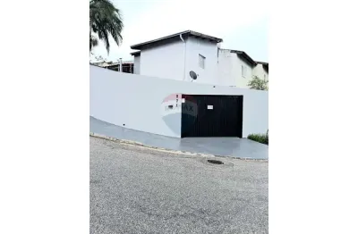 Casa com 2 quartos para alugar no Wanel Ville, Sorocaba 