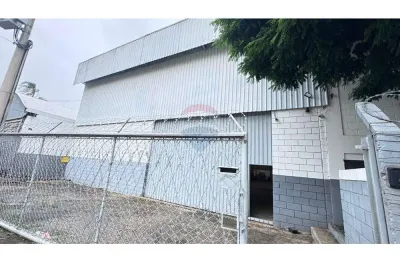 Excelente barracão, muito bem localizado, disponível para venda ou locação com 1624,55m²