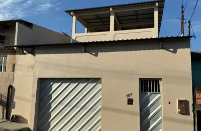 Casa com terraço em flores  reformada e apta para financiar por todos os bancos !