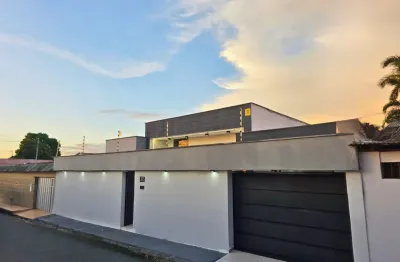 Conjunto Ajuricaba – Casa de Alto Padrão Impecável Excelente oportunidade para quem busca conforto, sofisticação e segurança em uma das melhores regiões do bairro.