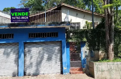 Casa com 3 dormitórios, sala, copa, cozinha, edícula, aceita permuta imóvel menor valor.