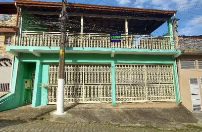 Casa com 294m², 2 dormitórios, sendo 1 suíte, 3 vagas, ótima localização!