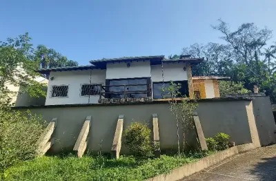 Casa com terreno de 1.520 m², 3 dormitórios, 1 suíte, 8 vagas, área churrasqueira - aceita imóvel como parte de pagamento!