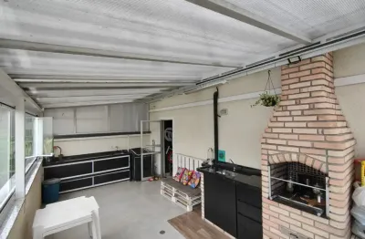 Apartamento duplex cobertura de 94m² fino acabamento, com design moderno, espaço amplo e vista panorâmica.