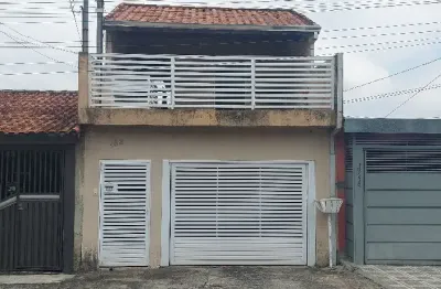 Bela casa plaina com 161 metros quadrados de aera construída, terreno de 125 metros quadrados