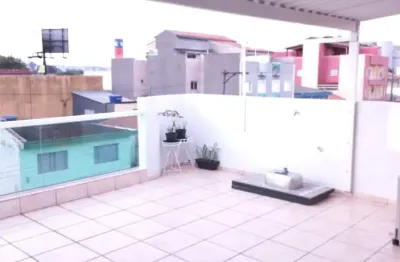 Cobertura com 96 metros quadrados, 3 dormitórios, sendo 2 suítes, 2 vagas de garagem.