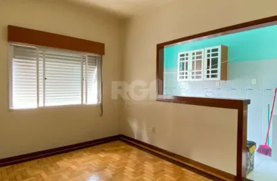 Apartamento 1 dormitório, de frente, com ótima posição solar, no centro históric
