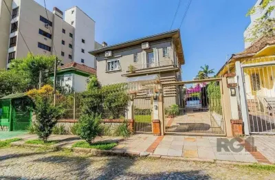 Casa 3 dormitórios, sendo 1 suíte, 636,29 m² de área privativa e 5 vaga(s) de ga