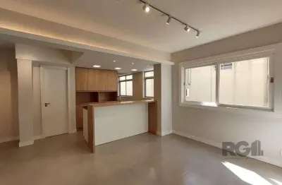 Apartamento semi mobiliado, 67m², 2 dormitórios, 1 vaga no bairro petrópolis