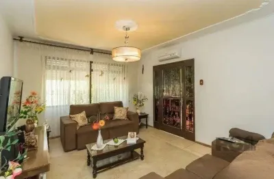 Casa com 3 quartos à venda na Rua Podalírio João da Rocha, 56, Jardim Carvalho, Porto Alegre