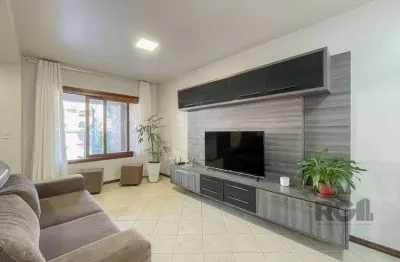 Excelente casa de 121m² com 3 dormitórios e 2 vagas.
