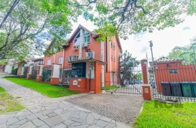 Casa em condoínio com 3 dormitorios, 2 suítes e  duas vagas de garaem no  bairro