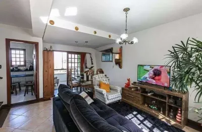 Casa com 161m² e 3 dormitórios com suíte, piscina no bairro espírito santo em po