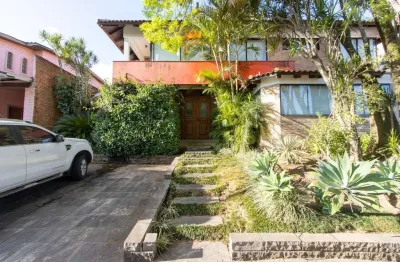 Excelente casa em condominio fechado com 440,60m dormitórios, sendo 2 suítess