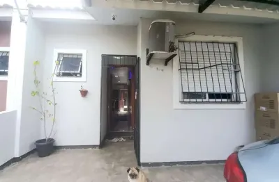 Casa com 2 quartos à venda na Rua Milton Dos Santos Martins, 41, Restinga, Porto Alegre