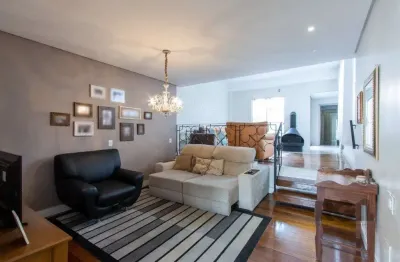Apartamento de  186,66m2, 4 dormitórios, 1 suíte, 3 banheiros, 4 vagas,no bairro