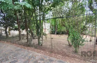 Terreno plano com 24,90m de frente, localizado no bairro serraria.