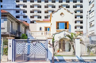 Casa com piscina e 5 vagas em frente ao zaffari na luiz afonso