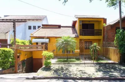 Casa 04 dormitórios, 02 suítes, living 02 ambientes
