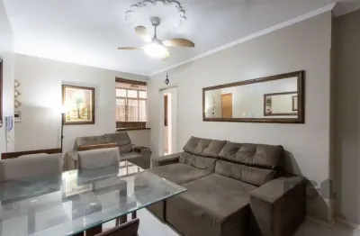 Apartamento com 70m² de área privativa, possui 3 dormitórios, sala para 2 ambien