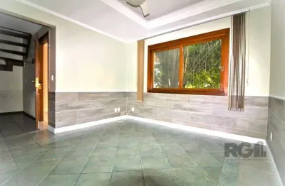 Casa em condomínio 111m² - 3 dormitórios sendo 1 suíte e 4 vagas no bairro espir