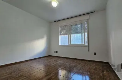 Apartamento 1 dormitório com ótima orientação solar no bairro nonoai.