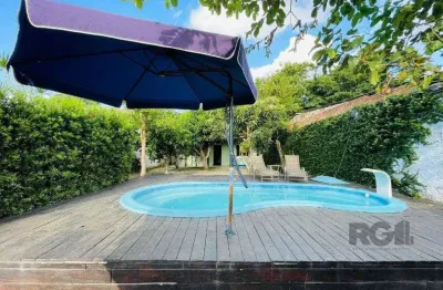 Excelente casa de 130m² com 2 dormitórios e piscina.