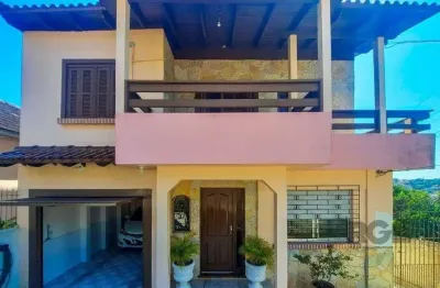 Excelente casa de 240m² com 4 dormitórios e 2 vagas.