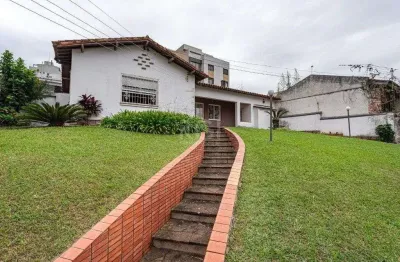 Casa com 3 quartos à venda na Rua Riveira, 562, Petrópolis, Porto Alegre